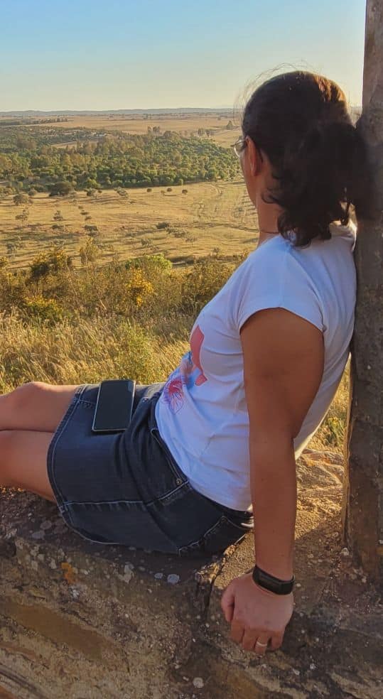 Savoir d'où l'on vient pour pouvoir regarder loin et construire son chemin de vie plus clairement : c'est le service qu'offre un écrivain biographe en vous permettant d'écrire votre biographie personnelle unique et sur mesure dont vous faites le récit