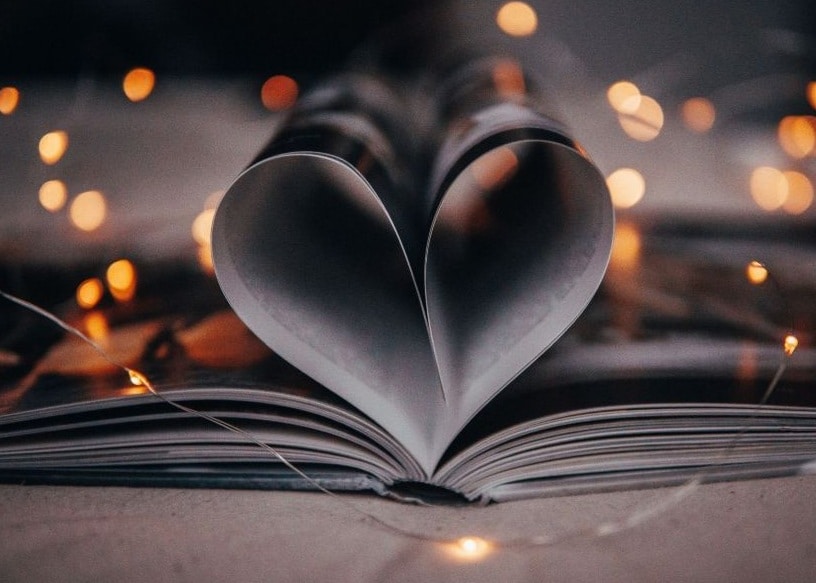 Rédiger une biographie personnelle pour l'offrir ou se l'offrir est un acte d'amour dans tous les cas