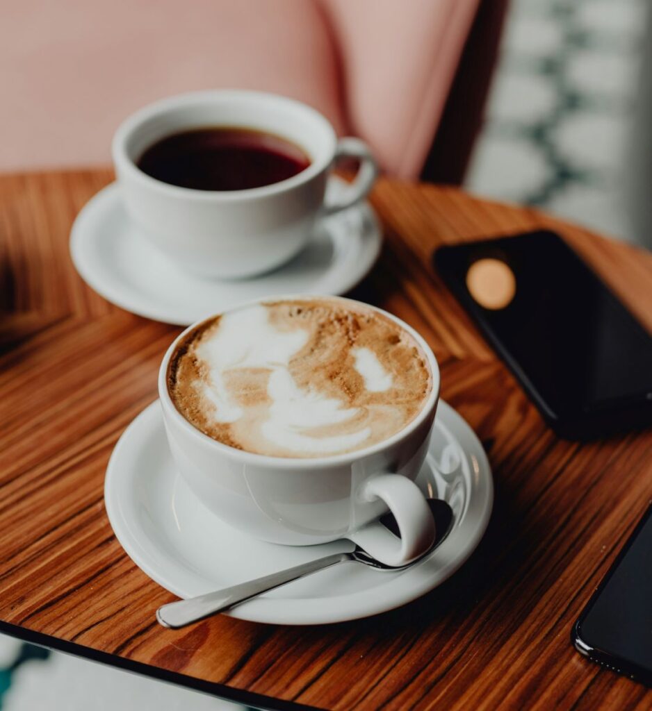 Pour raconter son histoire de vie, rien de tel que s'assoir en face au face, autour d'un café ou un thé, pour installer convivialité et intimité